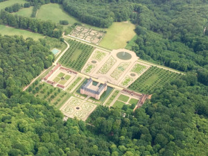 Château de Montjeu, Bourgogne - France - Vue aérienne